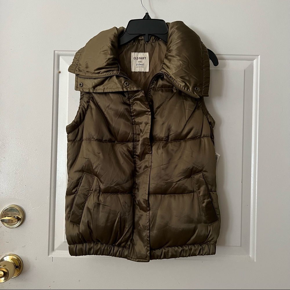 NWT Old Navy Puffer Vest Sz XS